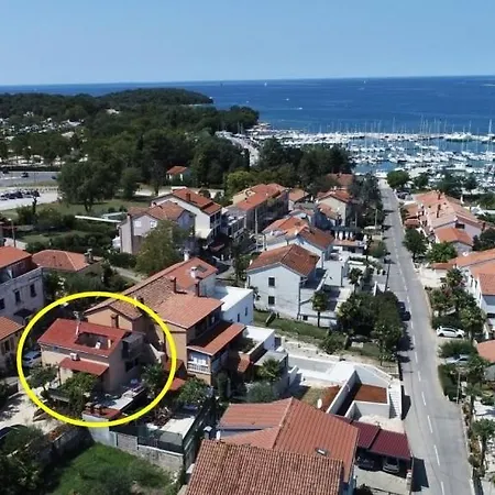 Apartment In With Sea View, Terrace, Air Conditioning, Wifi Funtana