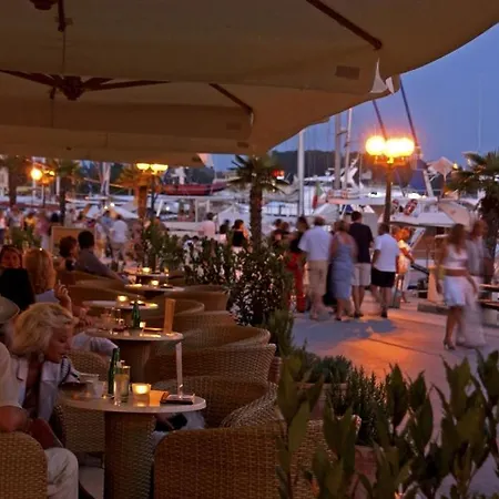 In With Sea View, Terrace, Air Conditioning, Wifi * Funtana